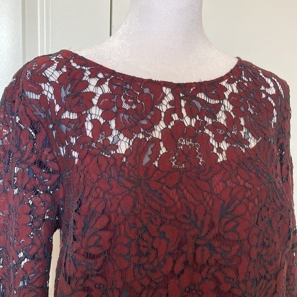 Banana Republic Factory small petite lace top wine 3/4 sleeves - Picture 2 of 13